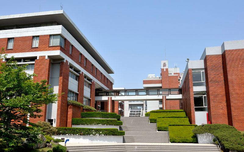 東京薬科大学