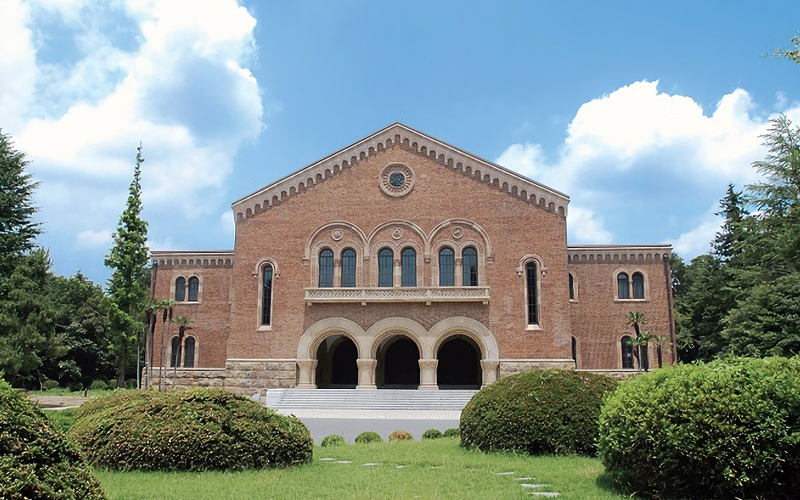 一橋大学