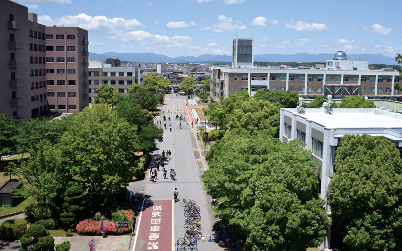 三重大学